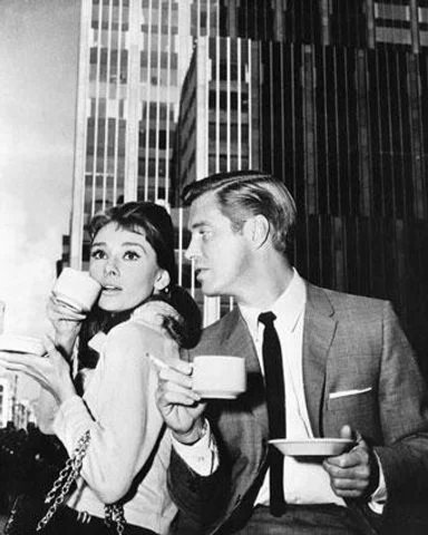 영화 티파니에서 아침을(1961) 줄거리 결말 정보와 오드리 헵번 실물 분위기